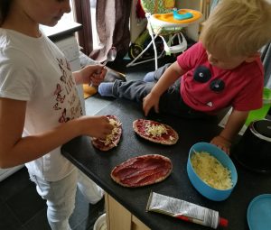 Feeding The Small Humans - children making their own pitta pizzas