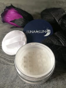 October 18 Glossybox - Luna by Luna Powder